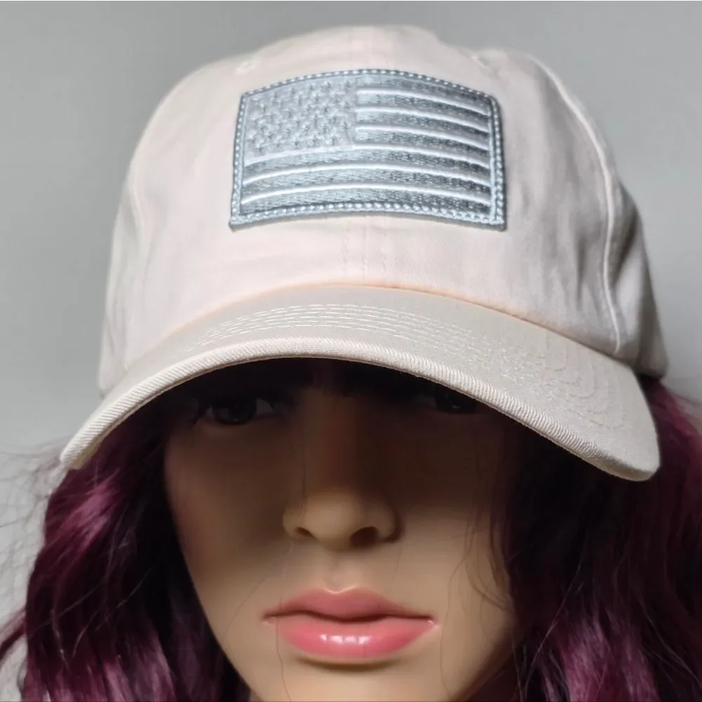 ☔️🔹️NWT Cream Embroidered American Flag Adjustable Unisex Hat